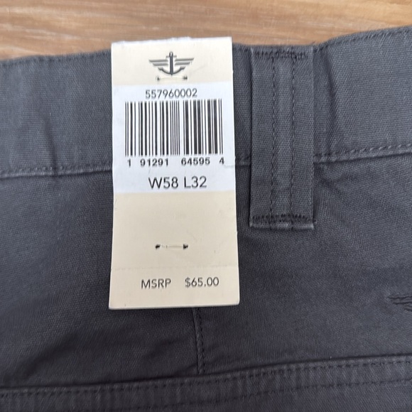 Dockers cargo pants. - Picture 4 of 4